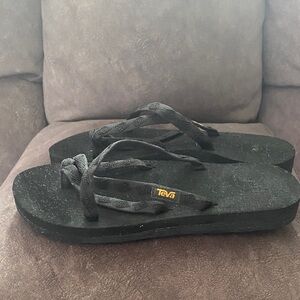 Teva Women's Black Flip Flop Sandals size 8